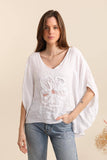 Blouse with a flower in 100% Linen REF. 11209: White