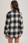 BUTTON DEOWN FLANNEL SHACKET WITH POCKETS: Brown / M