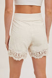 EMBROIDERED LACE TRIMMED SHORTS WITH LINING: NATURAL / M