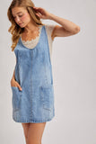 DENIM WASHED OVERALL POCKET DRESS: LT.WASH / S