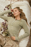 WASHED LONG SLEEVE RIBBED HENLEY KNIT TOP: MAROON