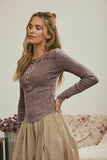 WASHED LONG SLEEVE RIBBED HENLEY KNIT TOP: MAROON