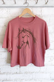 HORSE SKETCH GRAPHIC LONG CROP TOP: Natural