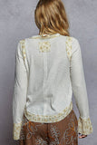 Long sleeve v neck print patch ruffle rib knit top: OFF WHITE / S