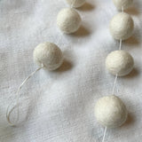 TARUTSHA Boho Felt Ball Pompom Garlands 200cm: 2.5cm / Cream