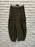 Checked balloon pants, elastic waist 30482 100% Cotton: Camel