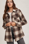 BUTTON DEOWN FLANNEL SHACKET WITH POCKETS: Brown / M