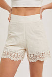 EMBROIDERED LACE TRIMMED SHORTS WITH LINING: NATURAL / M