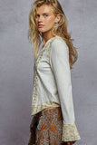 Long sleeve v neck print patch ruffle rib knit top: OFF WHITE / S