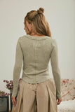 WASHED LONG SLEEVE RIBBED HENLEY KNIT TOP: MAROON