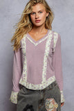 Long sleeve v neck print patch ruffle rib knit top: OFF WHITE / S