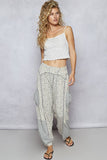 Oversized floral pattern printed knit pants: GREY MULTI / L
