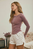 WASHED LONG SLEEVE RIBBED HENLEY KNIT TOP: MAROON